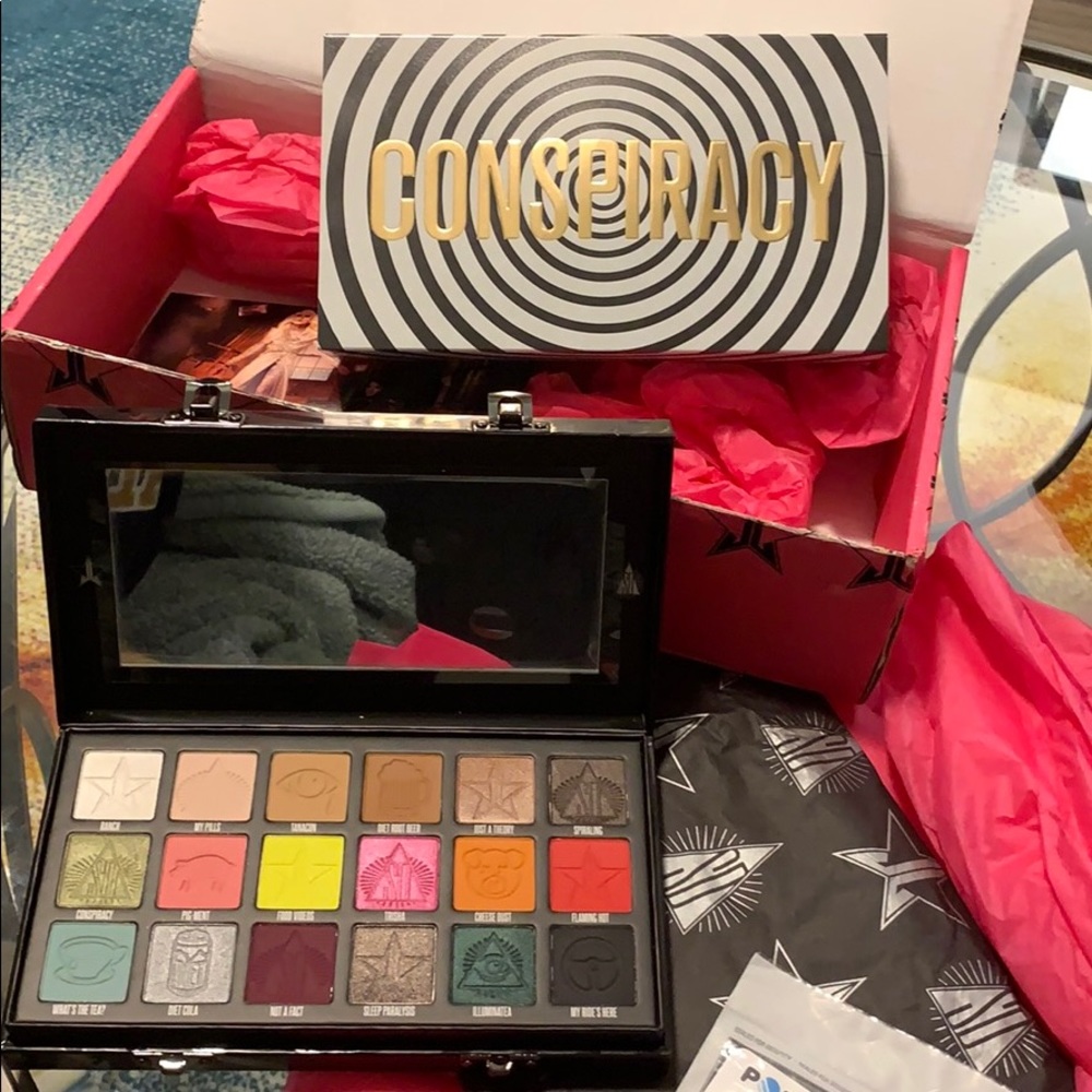 Conspiracy palette + 2 bonuses!!